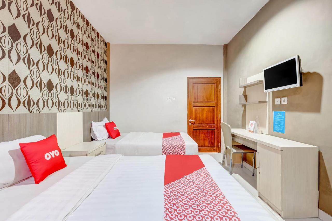 Oyo Flagship 3726 Tembok Batu Residence Tugu Exteriör bild