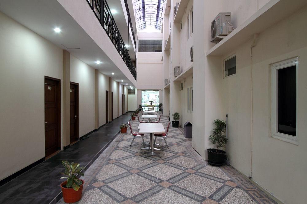 Oyo Flagship 3726 Tembok Batu Residence Tugu Exteriör bild