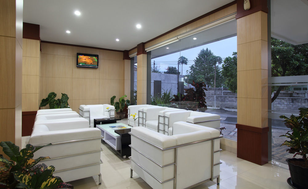 Oyo Flagship 3726 Tembok Batu Residence Tugu Exteriör bild
